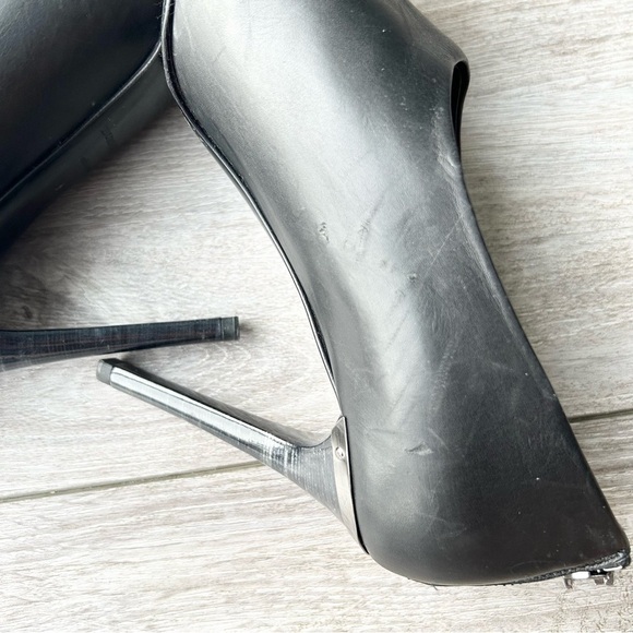 Burberry Black Buttery All Leather Heeled Booties Made in Italy - Picture 6 of 16